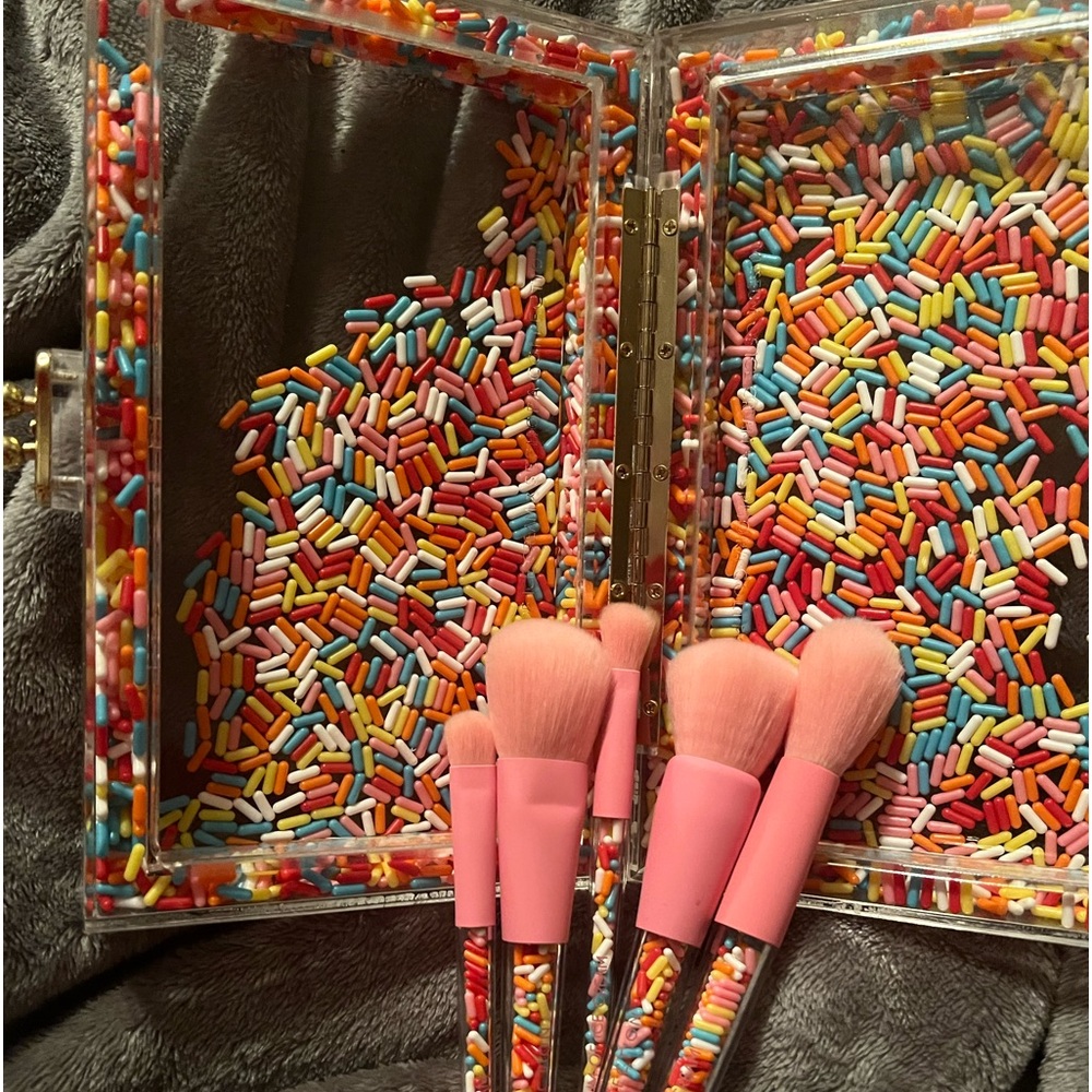 MUSEUM OF ICE CREAM X SEPHORA SPRINKLE CLUTCH AND BRUSHES